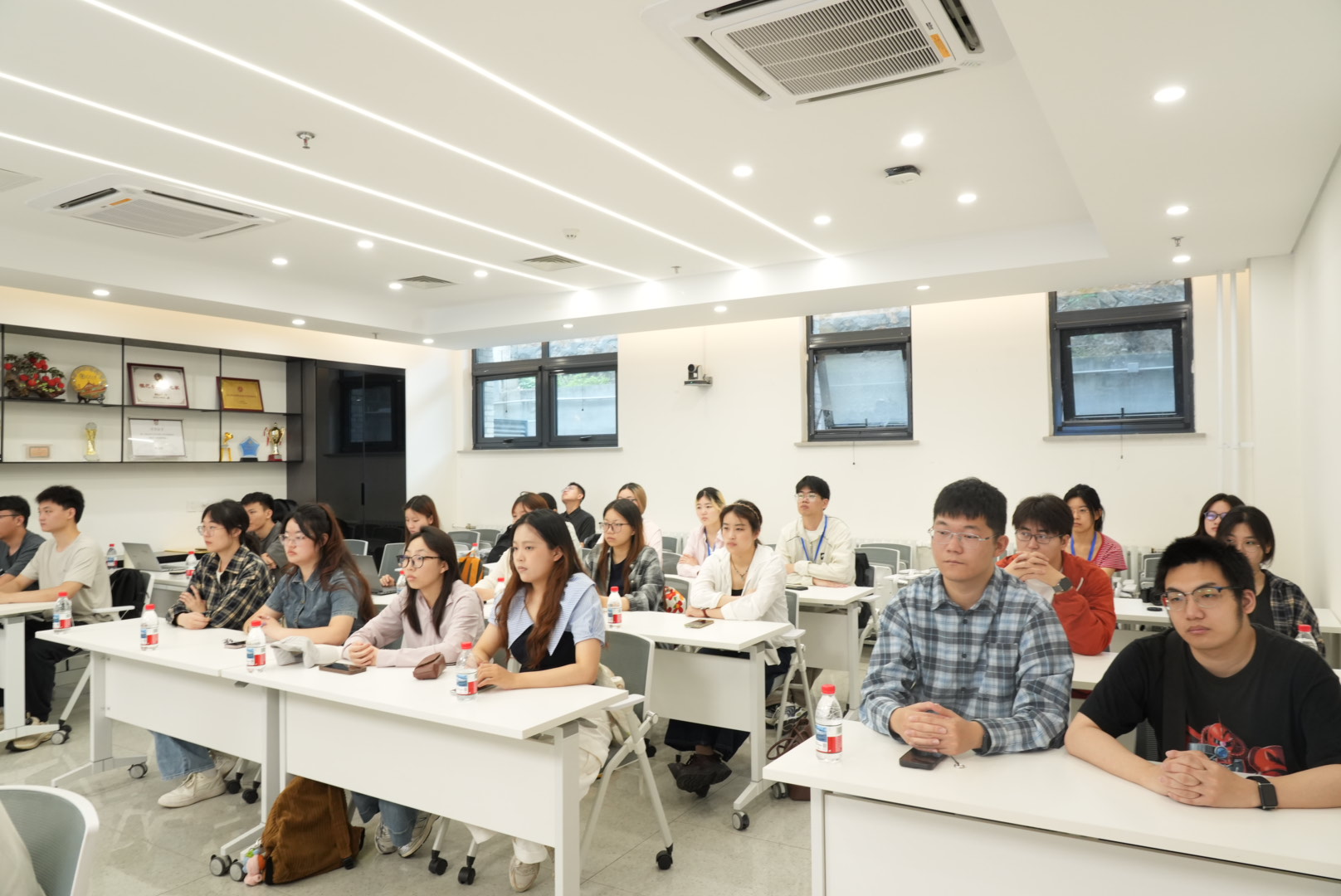 会议现场2.jpg 会议现场2.jpg